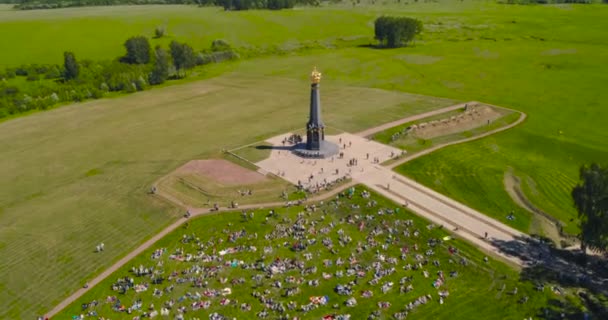 Zona de Borodino y monumento principal a los soldados rusos Borodino, Rusia. Fotografía aérea
 - Metraje, vídeo
