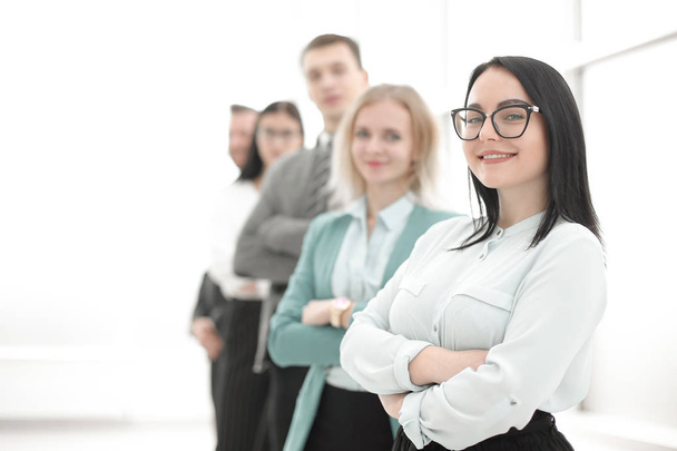 confident businesswoman standing in front of his business team - Фото, зображення