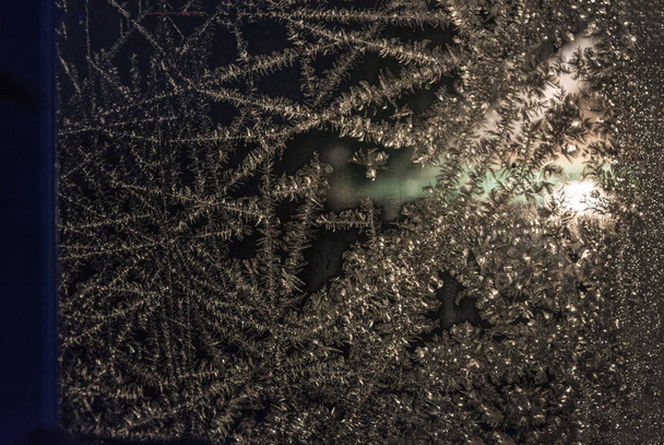 Frosty pencere cam doku, buz deseni. - Fotoğraf, Görsel