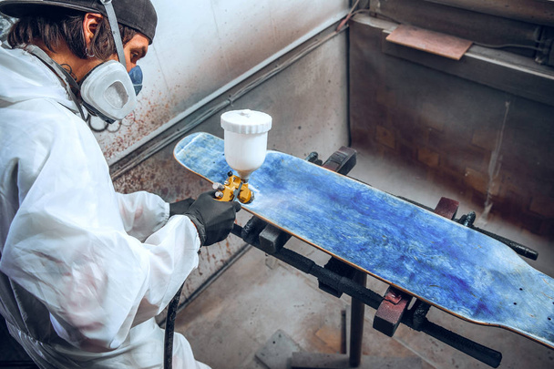 Master painter in a factory - Foto, Bild