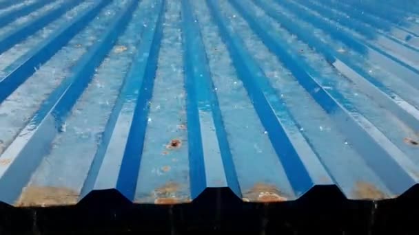 Regen auf einem Blechdach - Filmmaterial, Video