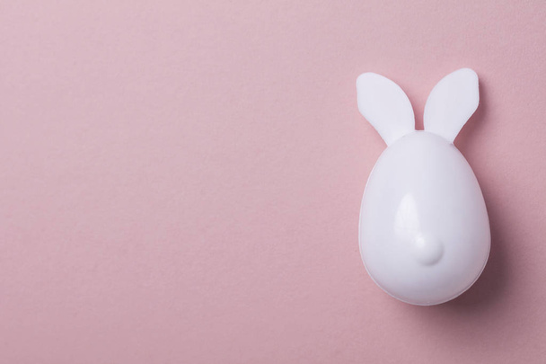 Easter egg with bunny ears on a pastel pink background - Foto, Imagem