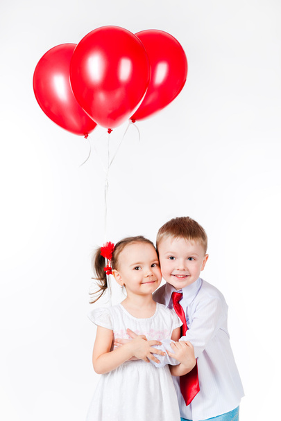 Boy and girl with the red balloons - Fotó, kép