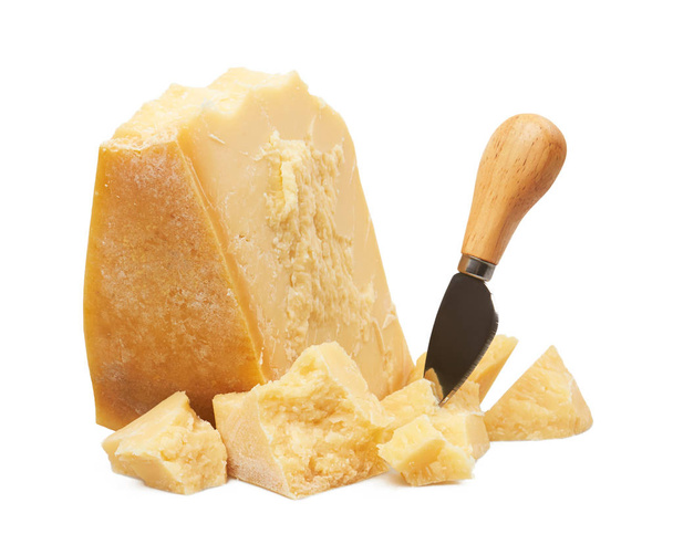 τυρί παρμεζάνα που απομονώνονται σε λευκό - Φωτογραφία, εικόνα