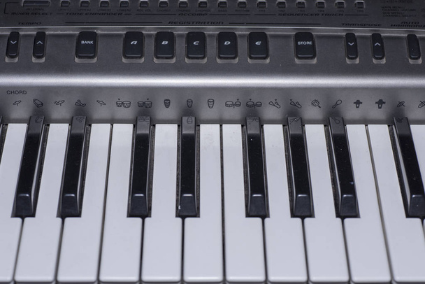 аналоговые клавиши для фортепиано
 - Фото, изображение