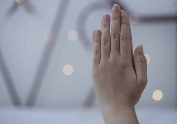 людські руки в молитві
 - Фото, зображення