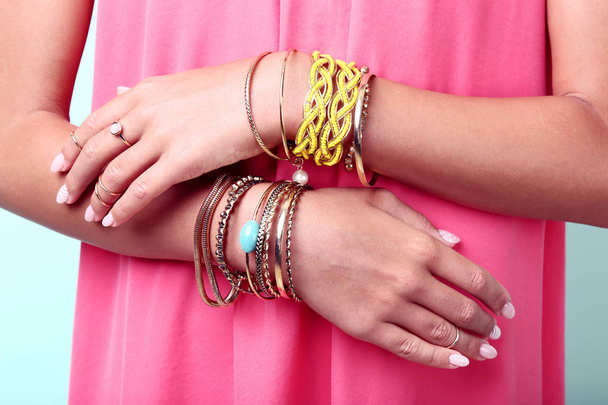 Female hands with bracelets and rings - Foto, afbeelding