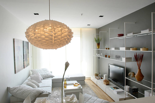 Home stilleven concept met huis decoratieve objecten, meubels ontwerp muur kussen tapijt. - Foto, afbeelding