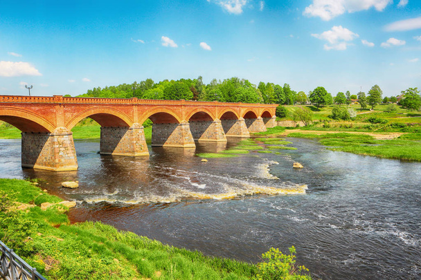 Most ve městě Kuldiga, Lotyšsko  - Fotografie, Obrázek