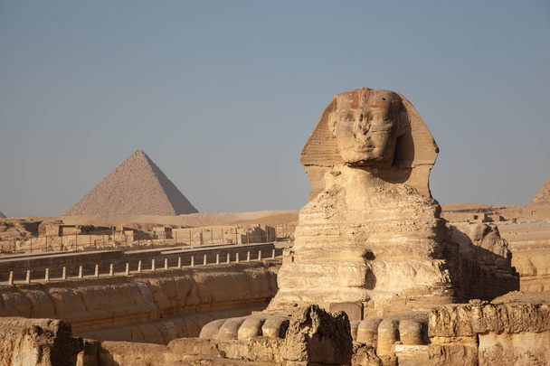 A Grande Esfinge e a Pirâmide de Kufu, Gizé, Egito
 - Foto, Imagem