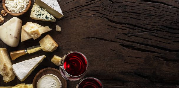 Assortment of different cheese types on wooden background. Top v - Foto, Imagem