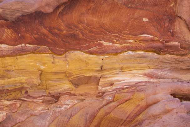 Kolorowy Kanion jest formacją skalną na półwyspie Synaj. Zabytki Nuweiba, Egipt. - Zdjęcie, obraz