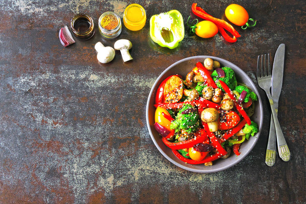 Vegan bowl with warm vegetable and mushroom salad. Keto lunch idea. Broccoli, paprika, mushrooms. Healthy fresh food without meat. - Фото, изображение