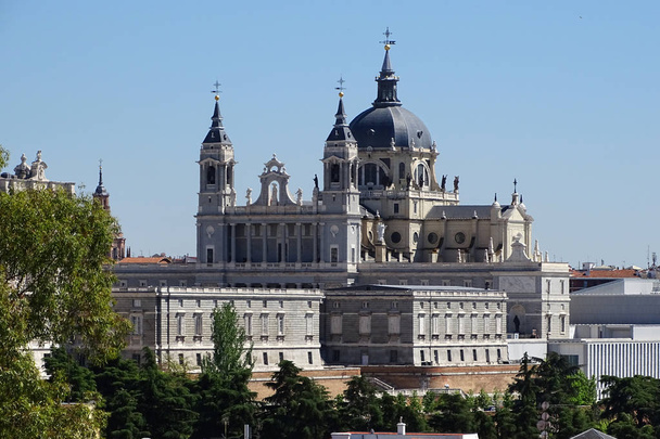 Madrid, İspanya 'daki Almudena Katedrali - Fotoğraf, Görsel