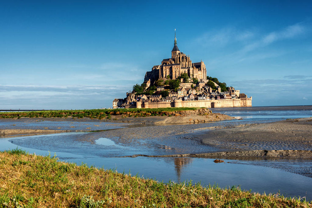 Piękna Katedra Mont Saint Michel, na wyspie, Normandia, Francja Północna, Europa - Zdjęcie, obraz