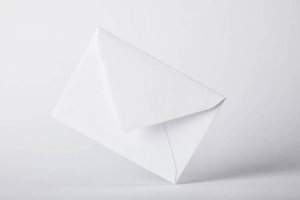 white and empty envelope on grey background with copy space  - Foto, Bild