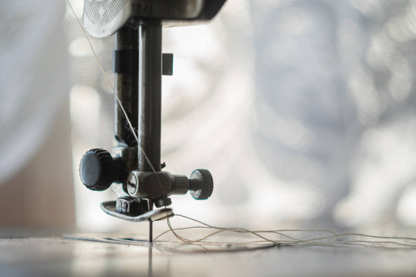 Швейна голка старої швейної машини з радянських часів
 - Фото, зображення