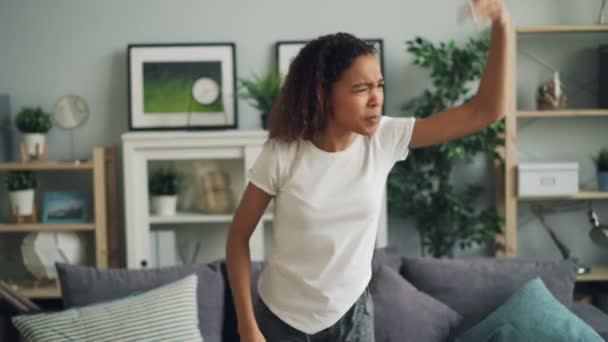 Portrait of angry African American woman yelling and gesturing expressing negative emotions standing in modern apartment. Human feelings and people concept. - Imágenes, Vídeo