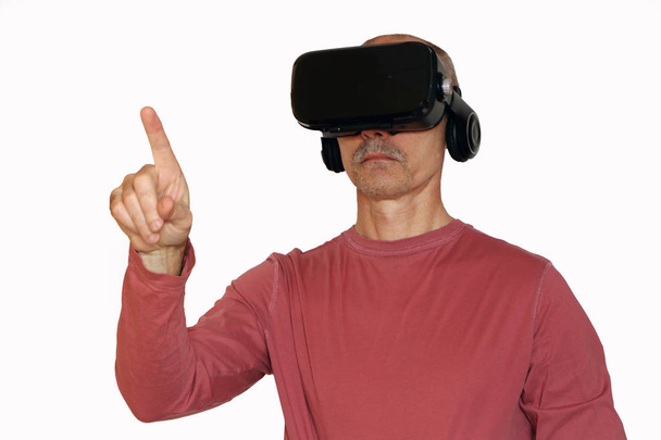 Close-up of a man in a pink T-shirt with glasses of virtual real - Фото, изображение