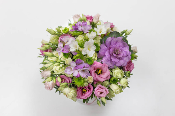 Wonderful flower arrangement (white, lilac, pink, light green color) in a white hat box on a light background - Zdjęcie, obraz