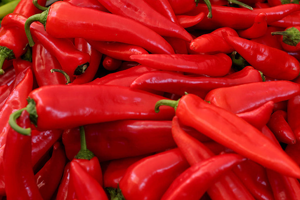 The coarse red pepper market - Foto, afbeelding