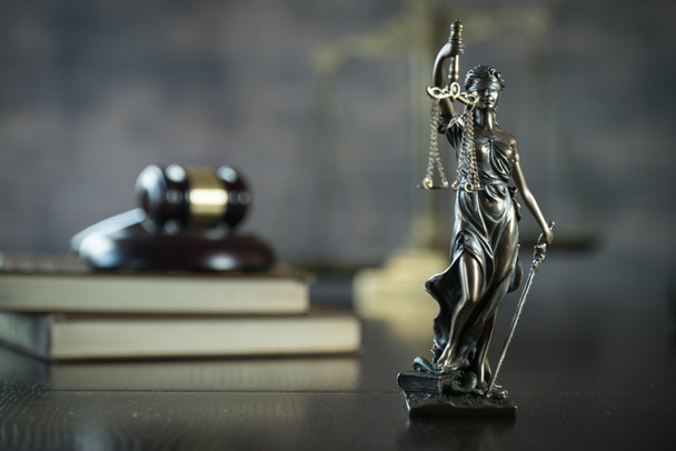 скульптура сліпий Феміди проведення порожній баланс ваги, міфологічні грецької богині, символ правосуддя - Фото, зображення