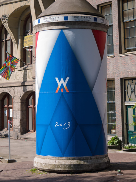διαφήμιση στήλη στη πόλη του Αμστερνταμ κατά τη διάρκεια εγκαινίων - Φωτογραφία, εικόνα