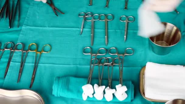 Νοσοκόμα προετοιμάζει το θέατρο στο χειρουργείο, εννοιολογική εικόνα - Πλάνα, βίντεο