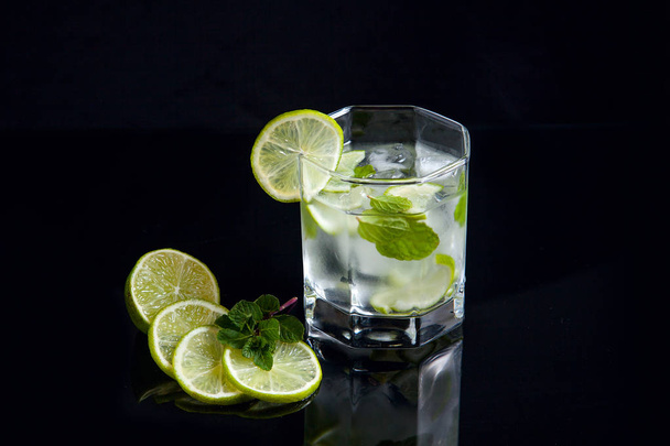 Summer cocktail mojito in glass on black background - Fotoğraf, Görsel