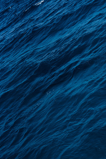 ruhiges blaues Meer Ozean mit schöner Textur auf dem Hintergrund - Foto, Bild