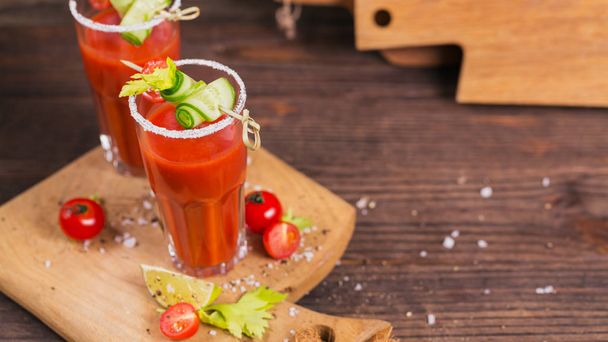 Two glasses of tomato juice decorated with fresh tomatoes, cucum - 写真・画像