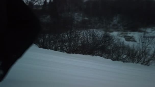 Skieur descendant la pente
 - Séquence, vidéo