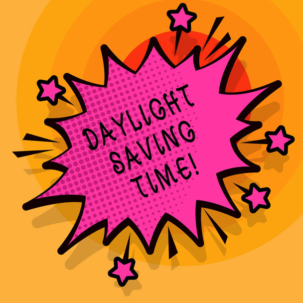 Word tekst intoetsen Daylight Saving Time. Businessconcept ter bevordering van de klokken in de zomer te slaan elektriciteit. - Foto, afbeelding