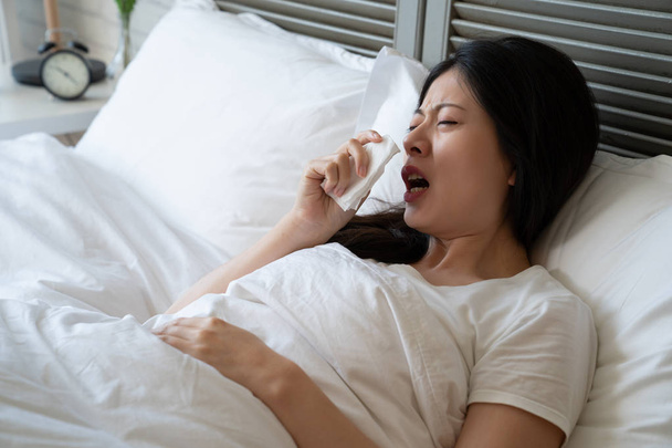 sick asian woman sneeze with wide open mouth - Foto, immagini