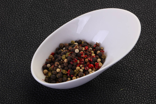 Mistura de grão de pimentão - preto, vermelho, branco e verde - Foto, Imagem