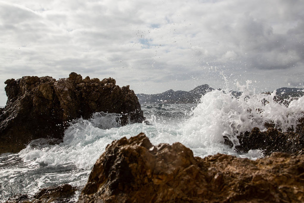 Olas en la costa, isla Mallorca España - Foto, imagen