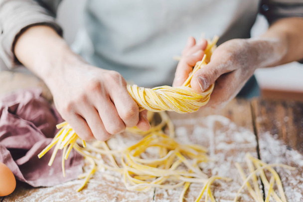 Chef making fresh italian pasta - Foto, immagini