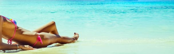  Cute woman relaxing  in ocean water - Фото, зображення