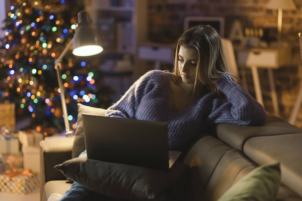 Woman watching movies on her laptop on Christmas Eve - Foto, Imagem