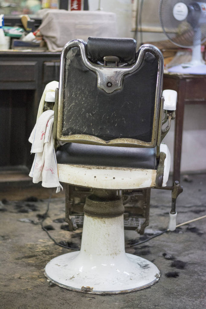 vieja silla de peluquero vintage
 - Foto, Imagen