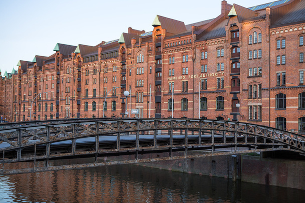 View into a channel at the Speicherstadt - Foto, Imagem