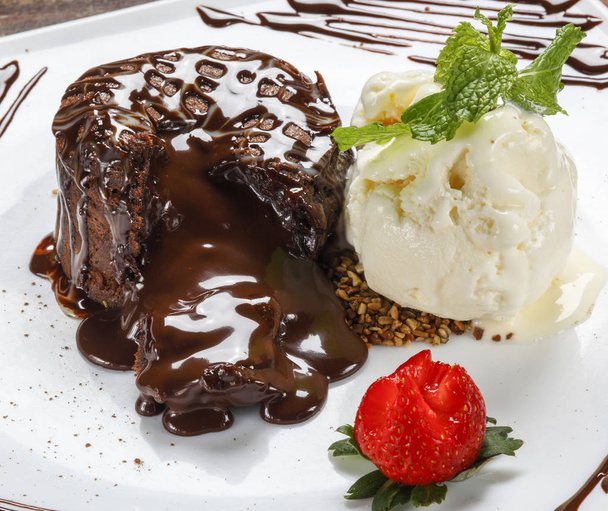 Chocolate fondant lava cake - Foto, afbeelding