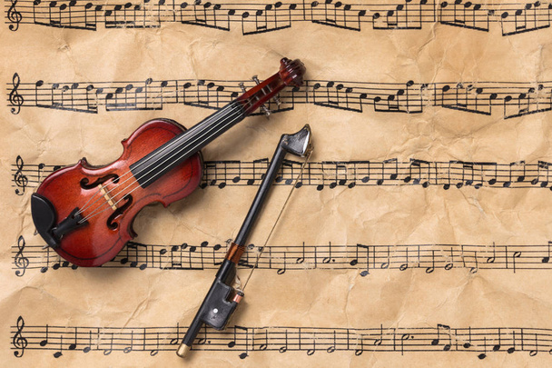 Violino em notas de música vintage fundo de papel com espaço de cópia
 - Foto, Imagem