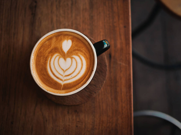 coffee latte on the wood desk in cafe - Foto, Imagen