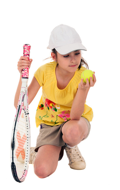 kislány játszik tenisz egy fehér háttér - Fotó, kép