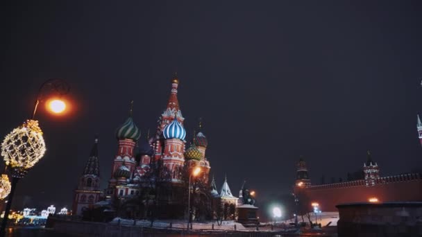 Καθεδρικός Ναός Αγίου βασιλικούς, ρολόι του Κρεμλίνου, τοίχος του Κρεμλίνου, Πανόραμα, νύχτα δεν υπάρχουν άνθρωποι - Πλάνα, βίντεο