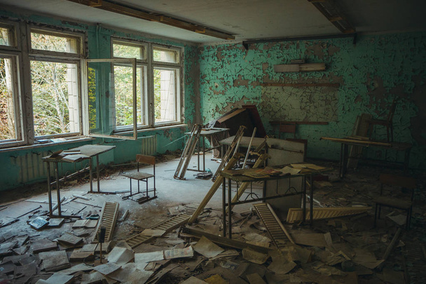 Zona de exclusión de Chornobyl. Zona radiactiva en la ciudad de Pripyat - ciudad fantasma abandonada. Chernobyl historia de la catástrofe. Lugar perdido en Ucrania, SSSR
 - Foto, Imagen