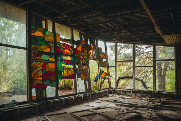 Zona de exclusão de Chornobil. Zona radioativa na cidade de Pripyat - cidade fantasma abandonada. História da catástrofe de Chernobyl. Lugar perdido na Ucrânia, SSSR
 - Foto, Imagem