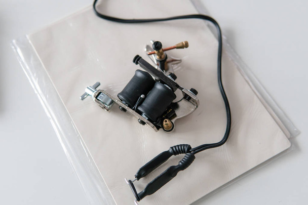 Accessories for tattooing on the skin. Tattoo machines close-up - Photo, Image