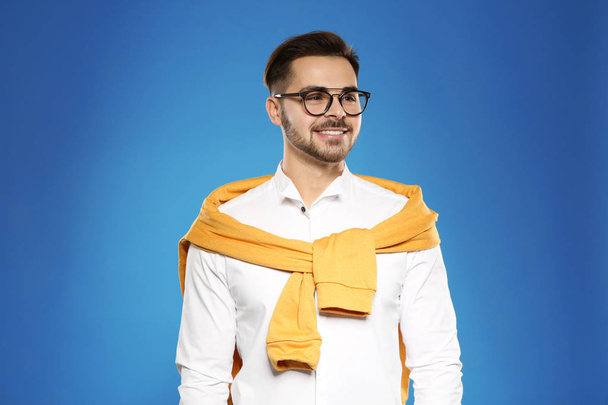 Portrait of handsome young man with glasses on color background - Φωτογραφία, εικόνα
